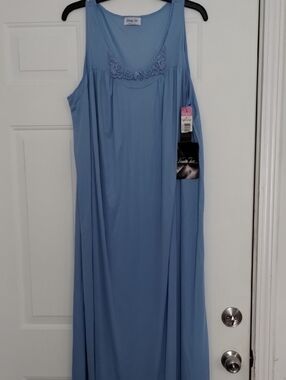 Vanity Fair Blue Sleeveless Gown Full Length Nightgown Size Large NWT Bluebell